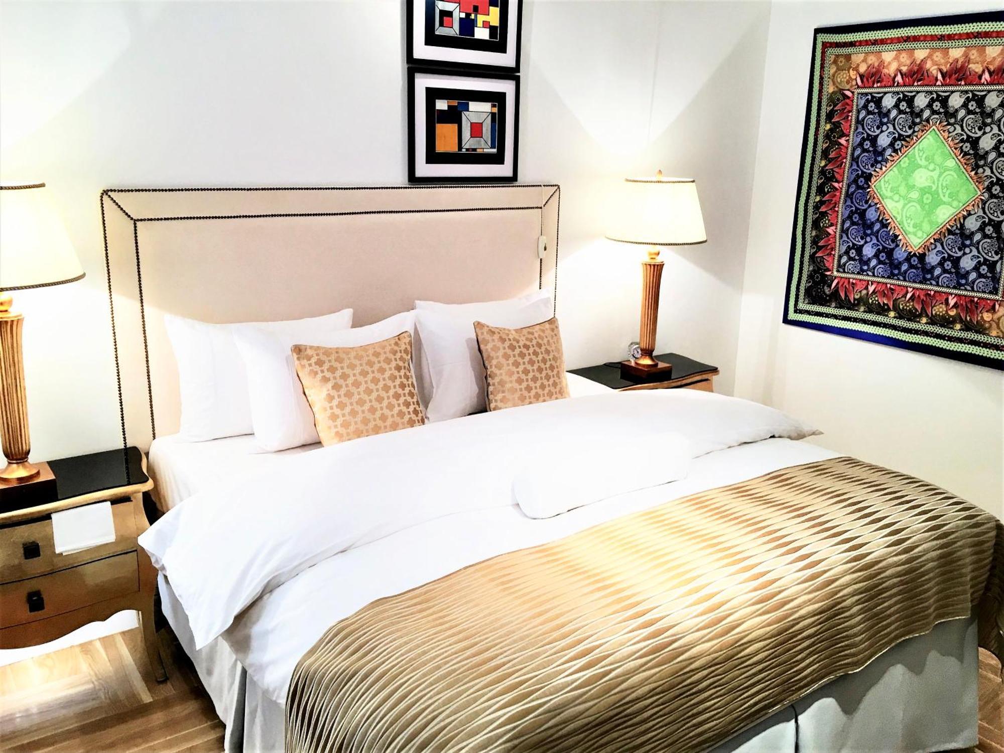 Mondrian Luxury Suites & Apartments Market Square I Warsaw Room photo