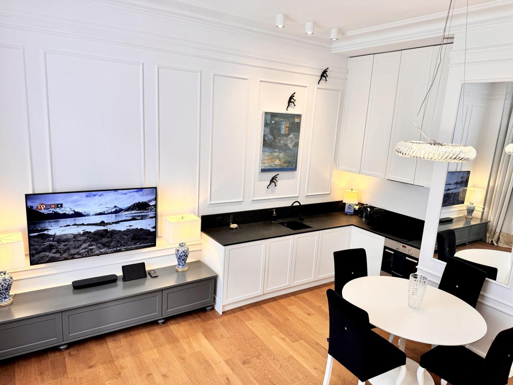 Mondrian Luxury Suites & Apartments Market Square I Warsaw Room photo