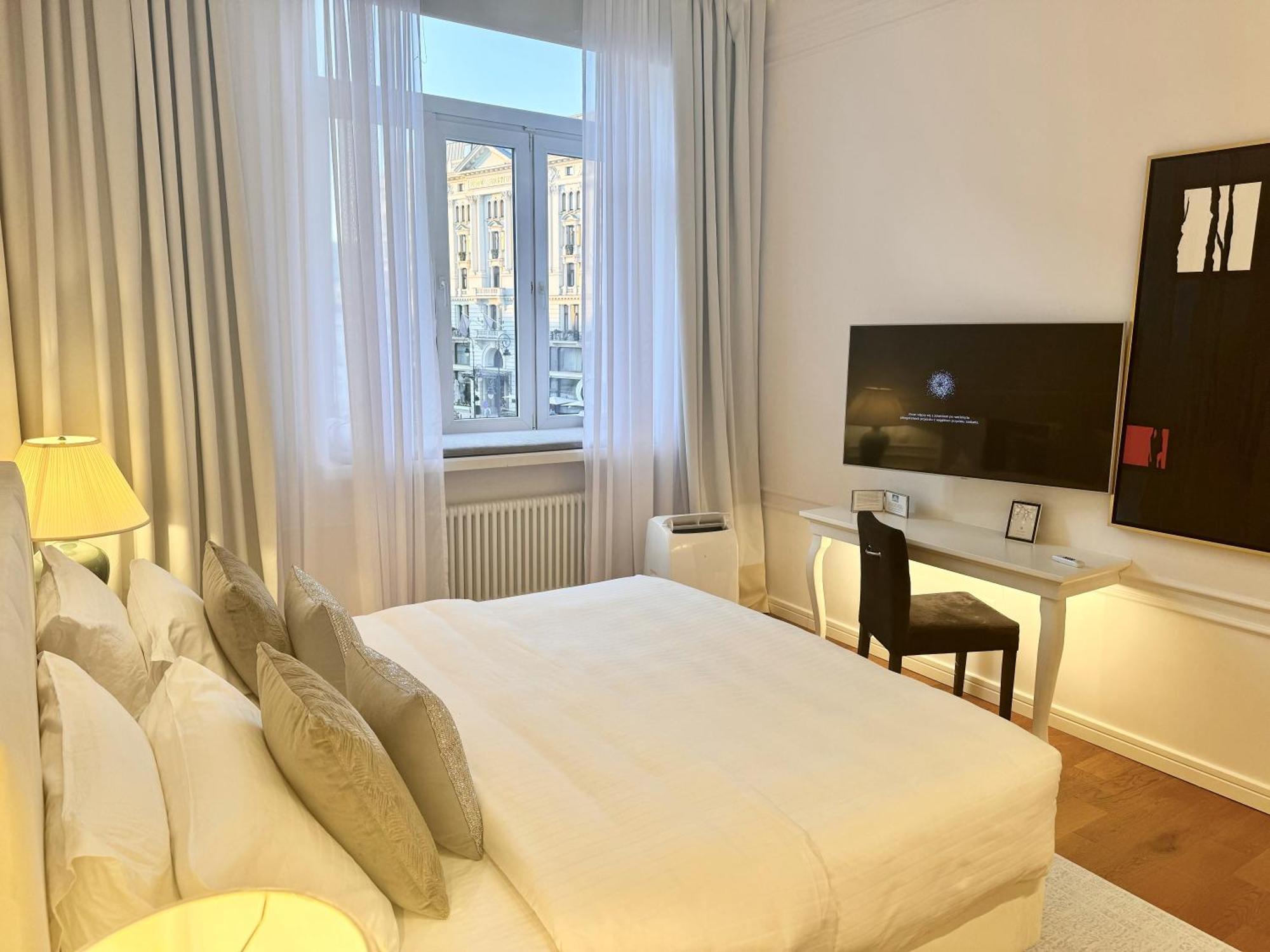 Mondrian Luxury Suites & Apartments Market Square I Warsaw Room photo